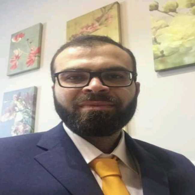 دكتور محمد حلمى استشارى و مدرس جراحات المخ و الأعصاب اطباء